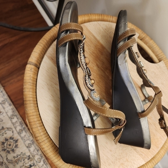 Bandolino Women's Sandals - Picture 8 of 15